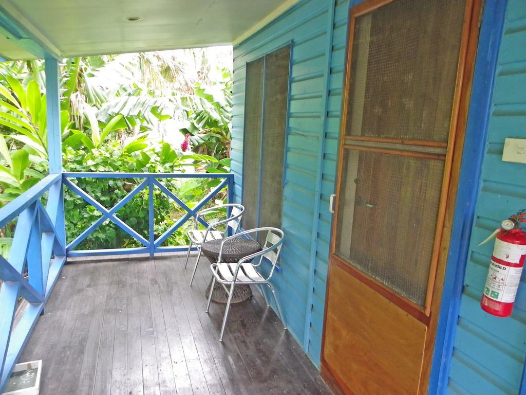 Ratu Kini Backpackers And Dive Resort Mana Island Room photo
