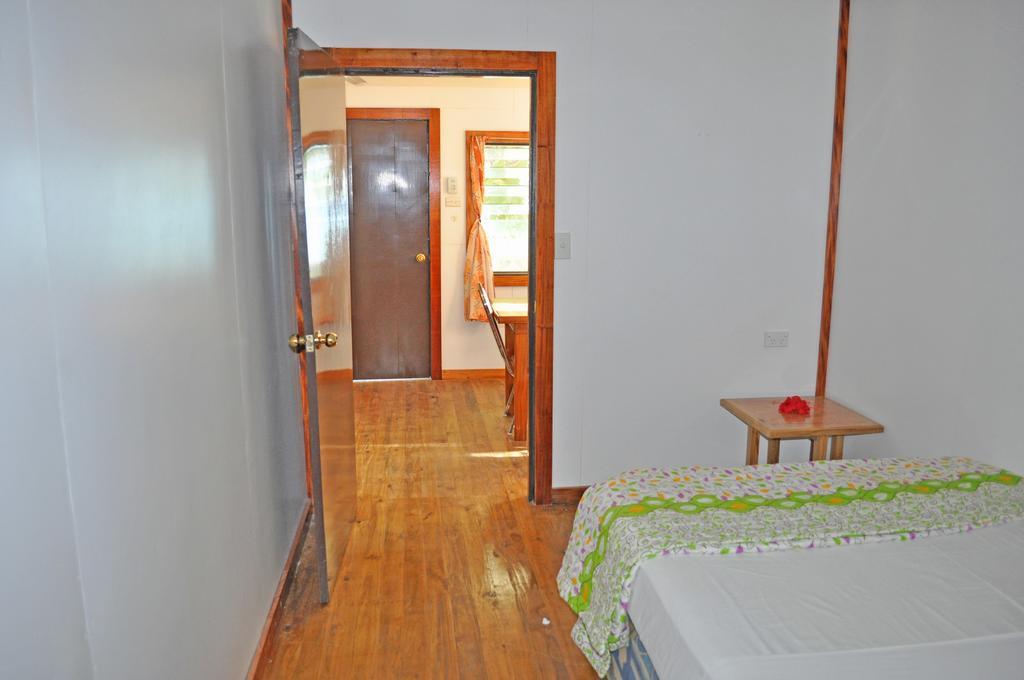 Ratu Kini Backpackers And Dive Resort Mana Island Room photo