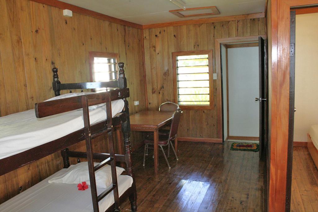 Ratu Kini Backpackers And Dive Resort Mana Island Room photo