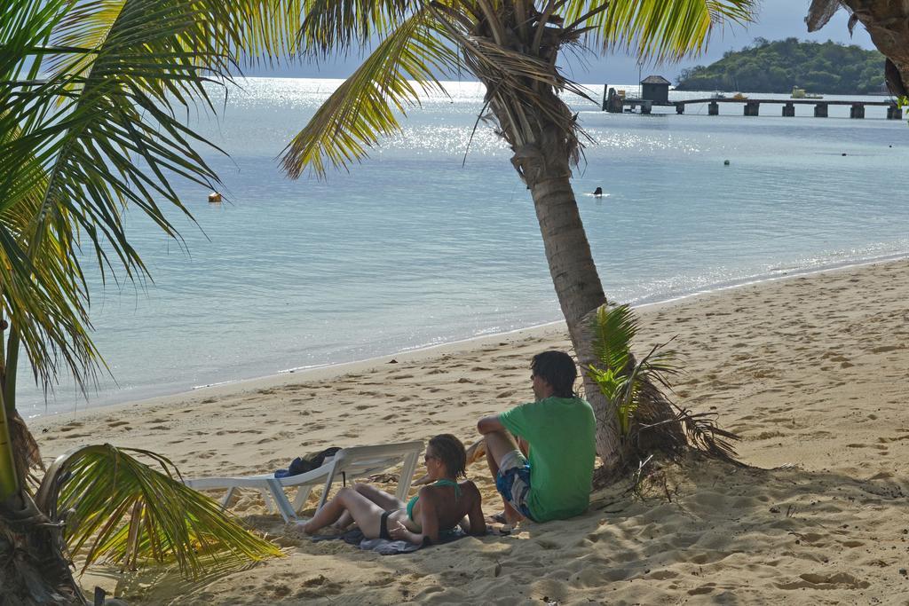 Ratu Kini Backpackers And Dive Resort Mana Island Exterior photo