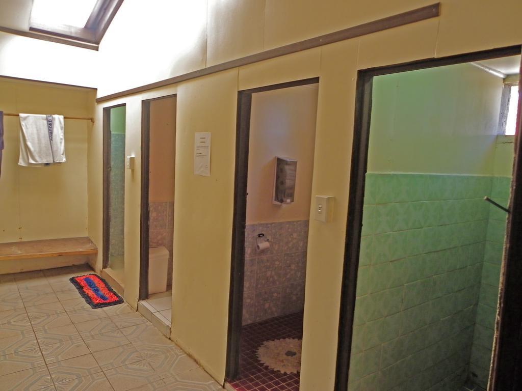 Ratu Kini Backpackers And Dive Resort Mana Island Room photo