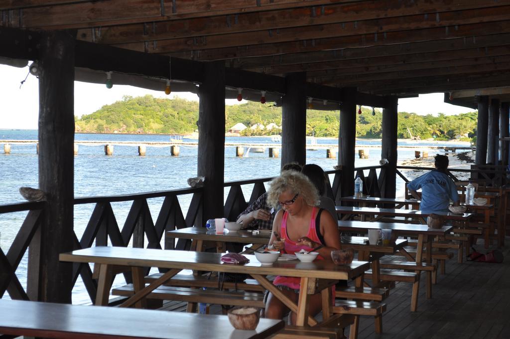 Ratu Kini Backpackers And Dive Resort Mana Island Exterior photo