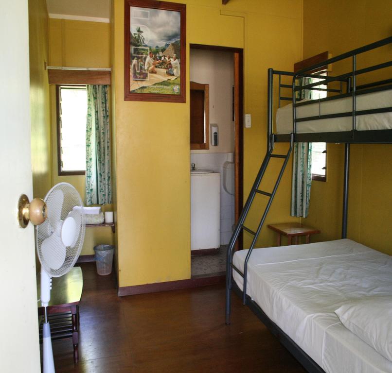 Ratu Kini Backpackers And Dive Resort Mana Island Exterior photo