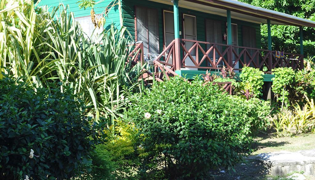Ratu Kini Backpackers And Dive Resort Mana Island Exterior photo