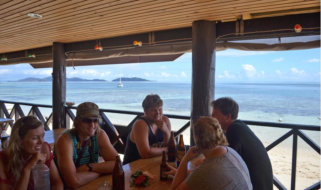 Ratu Kini Backpackers And Dive Resort Mana Island Exterior photo
