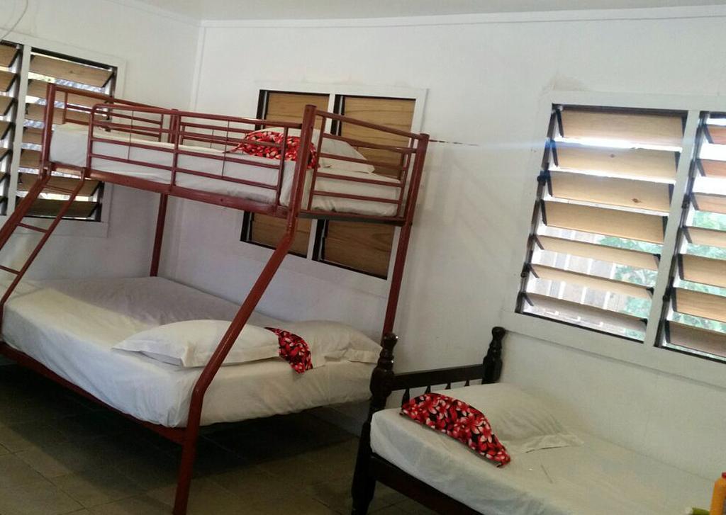 Ratu Kini Backpackers And Dive Resort Mana Island Exterior photo
