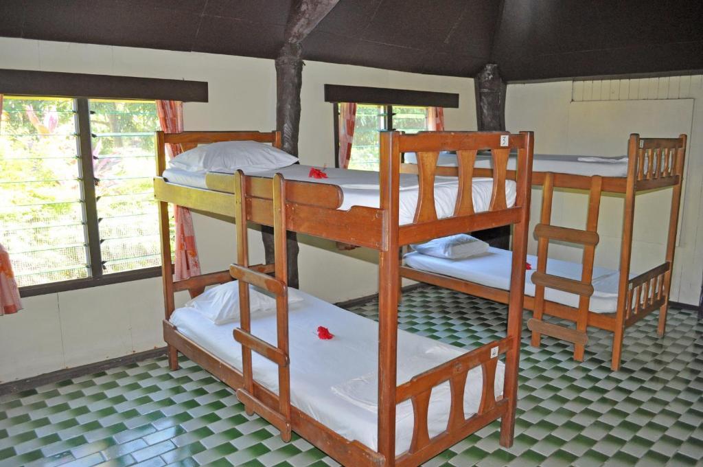 Ratu Kini Backpackers And Dive Resort Mana Island Room photo