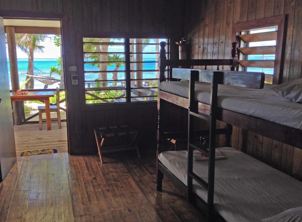 Ratu Kini Backpackers And Dive Resort Mana Island Room photo