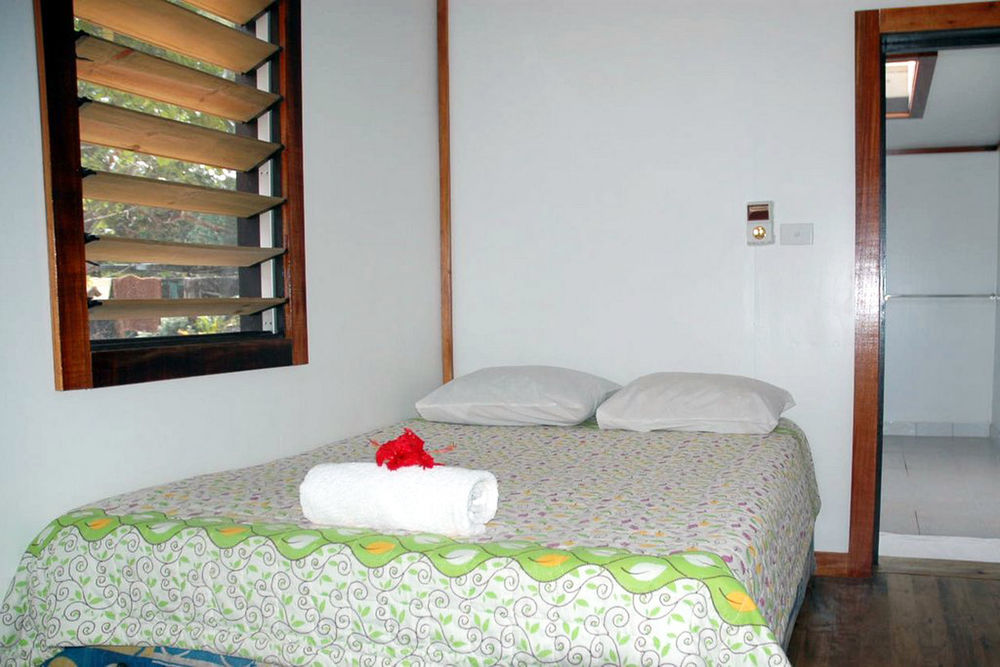Ratu Kini Backpackers And Dive Resort Mana Island Exterior photo