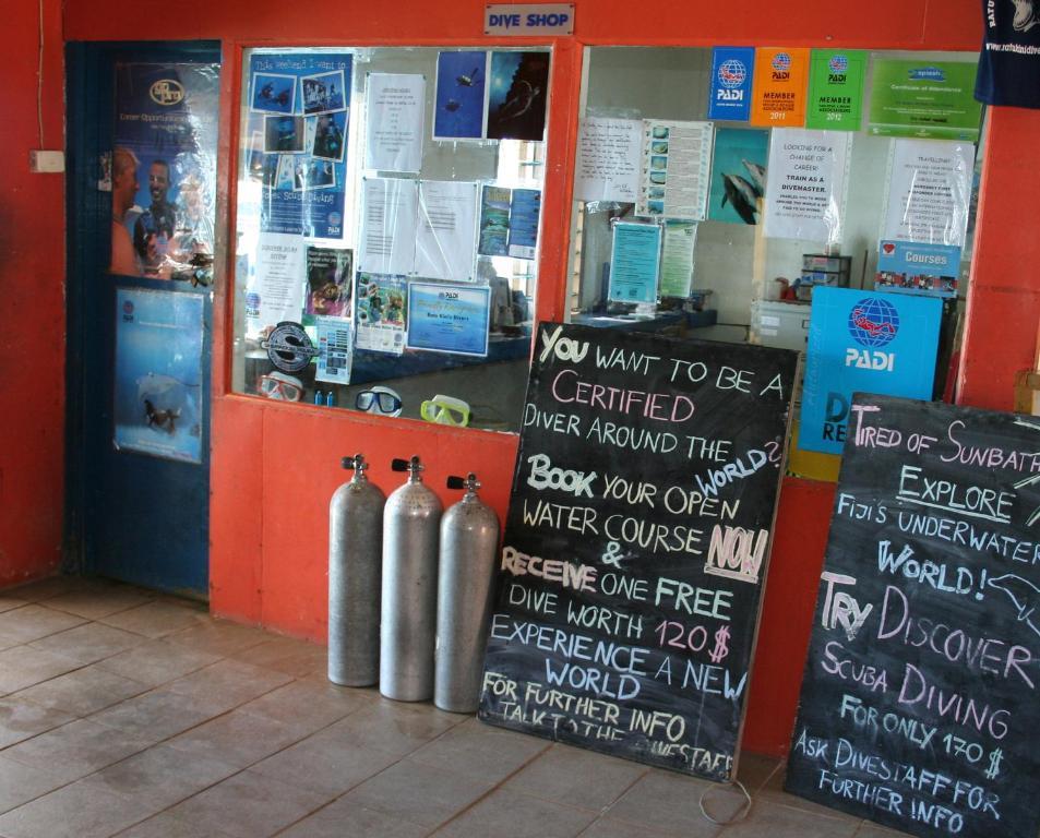 Ratu Kini Backpackers And Dive Resort Mana Island Exterior photo