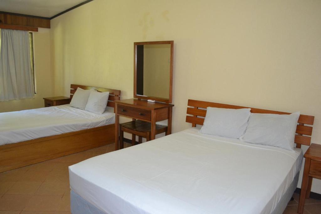 Ratu Kini Backpackers And Dive Resort Mana Island Room photo