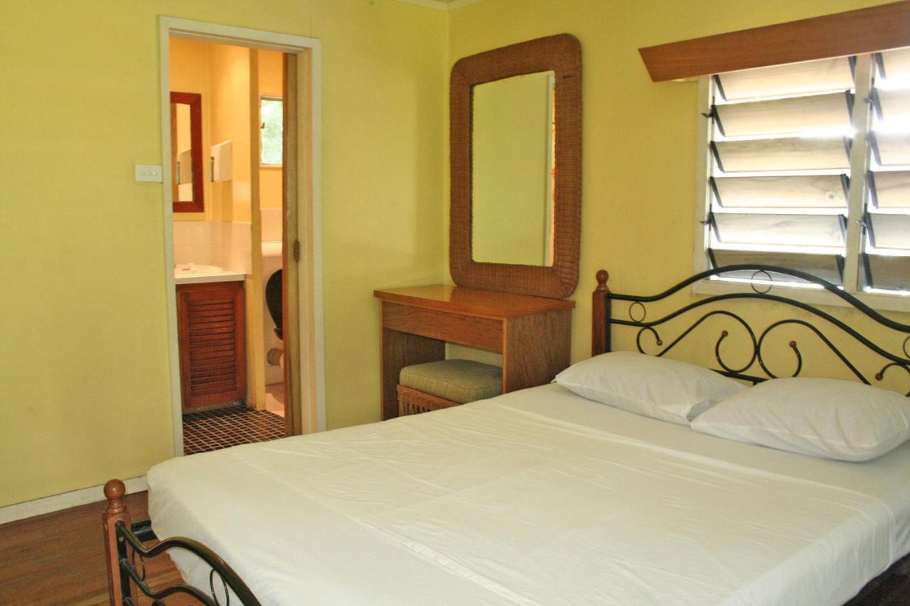 Ratu Kini Backpackers And Dive Resort Mana Island Room photo